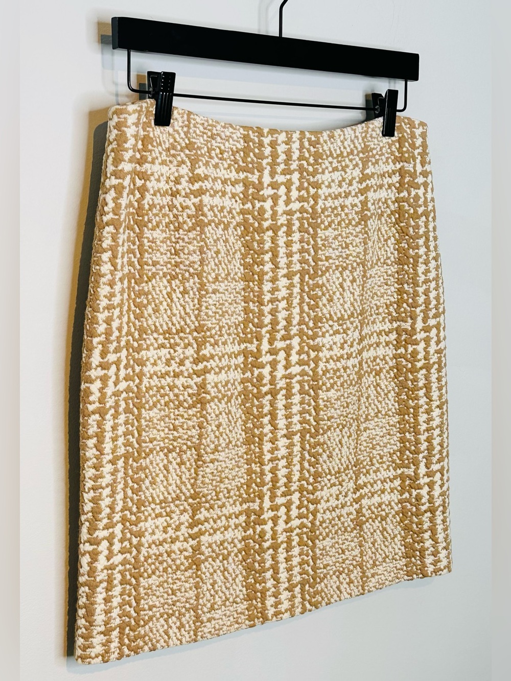 Akris Punto Houndstooth Tan Cream Knit Pencil Skirt - Picture 3 of 9
